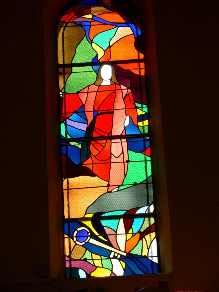 st pierre ,vitrail de LA ROQUE SUR CEZE